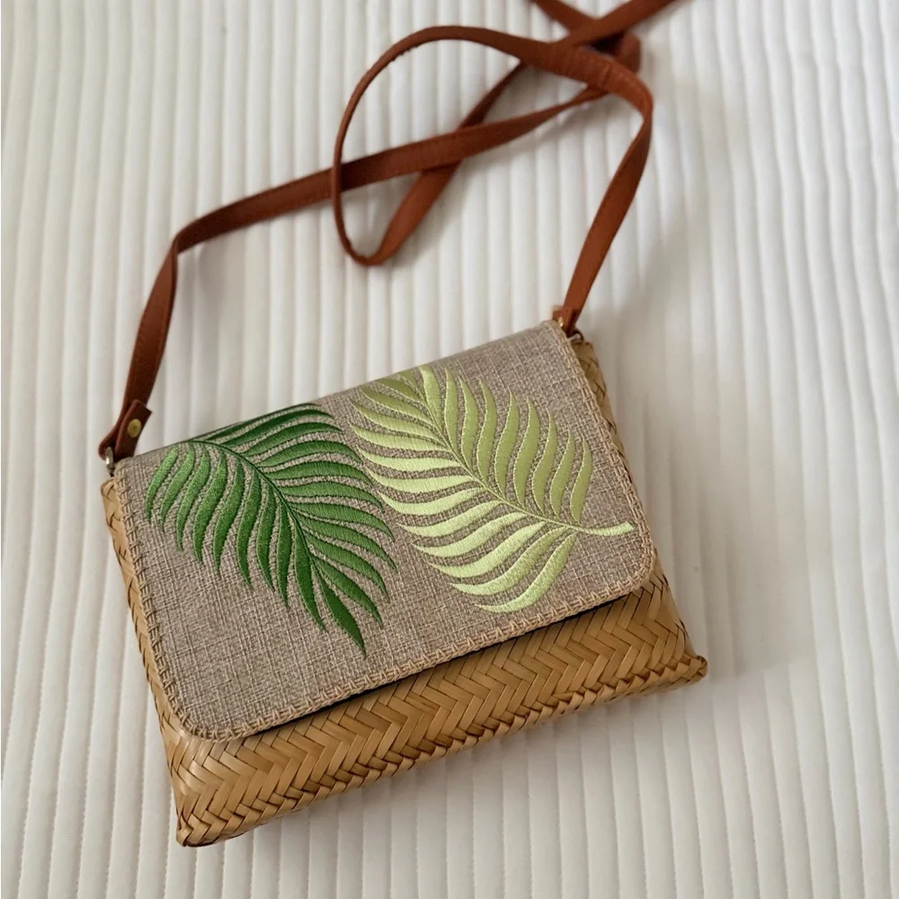 Tropical Leaf Embroidered Crossbody Bag - Picture 2 of 3